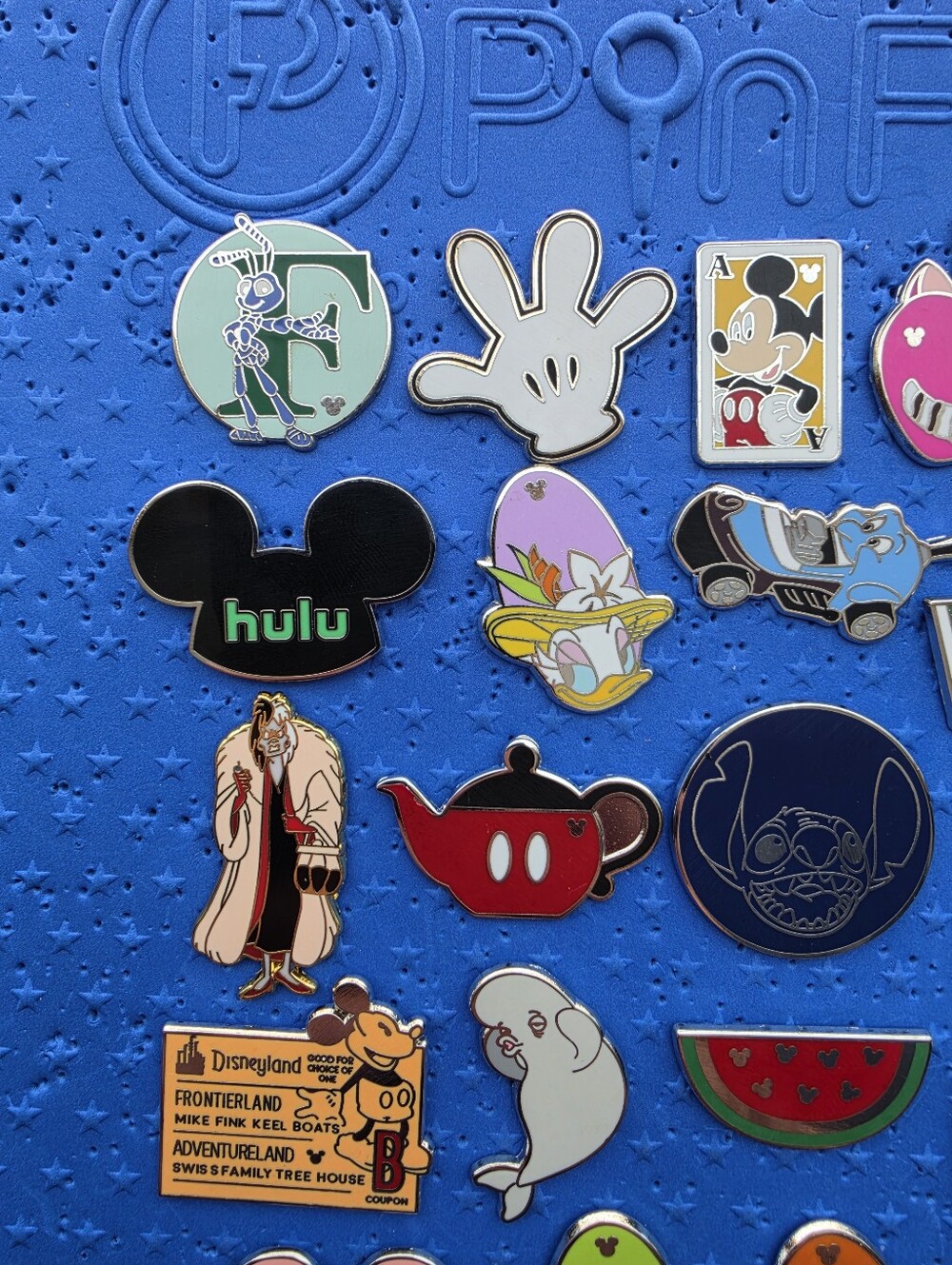 DISNEY TRADING PINS Starter Set Lot - Dumbo, Flik, Stitch, Mickey -PIN BOARD - Picture 4 of 10